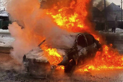 Xəzər rayonunda avtomobil alışıb