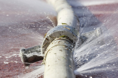 Xəzər rayonunda su xəttində qəza olub