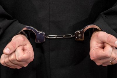 Xəzər rayonunda qətl törədən ərin məhkəməsi başa çatıb