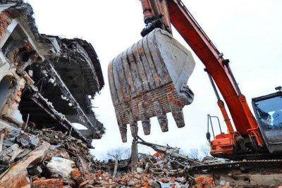 Nərimanov rayonunda köhnə bina sökülür: sakinlərə kompensasiya təklif olunub