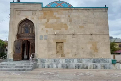 Keşlə qəsəbəsində XVII əsrə aid olan Şah Abbas məscidi təmir olunur