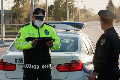 Sərxoş vəziyyətdə polislə zarafat edən kişi saxlanılıb