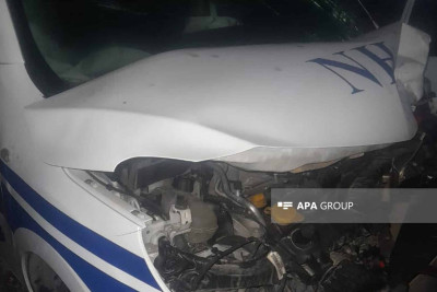 Zabrat yolunda “Chevrolet” polis avtomobilinə çarpılıb: 4 nəfər xəsarət alıb - VİDEO
