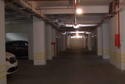Yeni tikili binalarda parkinq haqqı artıb: qiymətlərə kim nəzarət edir?