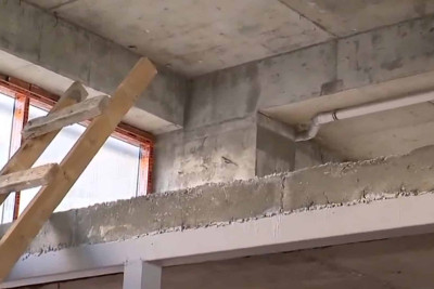 Xətai rayonundakı binada mərtəbənin içində mərtəbə tikirlər