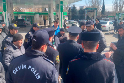 3-cü mikrorayon dairəsində tıxac yaradan taksilərə qarşı reyd keçirilib
