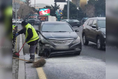 Bakının mərkəzində avtomobil yanıb