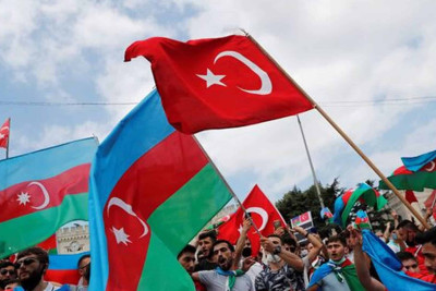 Mağazalarda Türkiyə bayrağına tələbat artıb