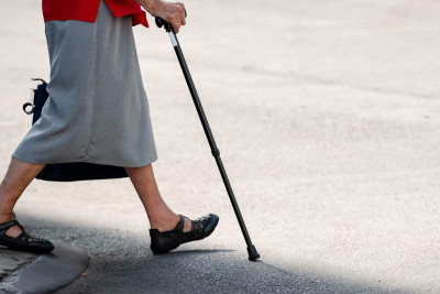 Xəzərdə 71 yaşlı qadını avtomobil vurub