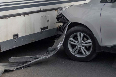 46 saylı marşrutla hərəkət edən avtobus qəzaya uğrayıb