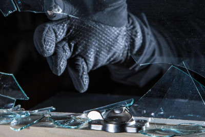 Binə qəsəbəsində mağazaya basqın olub