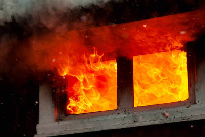 Xəzər rayonunda 40 kv.m sahəsi olan tikili yanıb