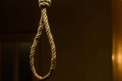 Bakıda kişi son məktubunu yazaraq özünü asıb