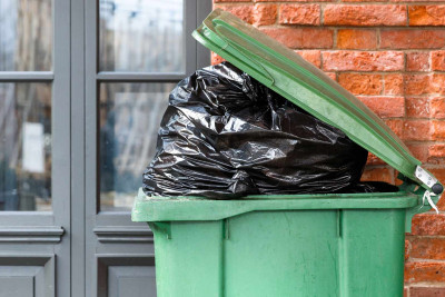 Bakıda zibil qutularının qapaqları oğurlanıb