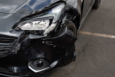 Nizami rayonunda “Range Rover” “Opel”lə toqquşub: xəsarət alanlar var