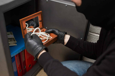 Xətai: 3 min manat dəyərində qızıl oğurlanıb