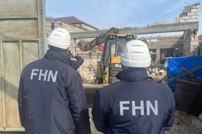 Buzovnada qeyri-qanuni tikilən evlər sökülüb