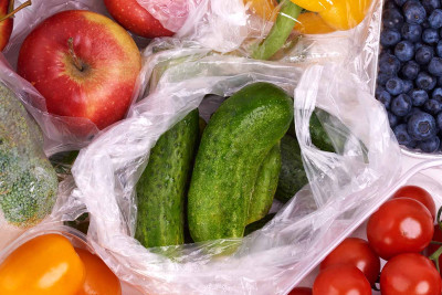 Azərbaycanda insanlar ətraf mühitə daha diqqətli olacaqlar: marketlərdə plastik paketlər pullu olacaq