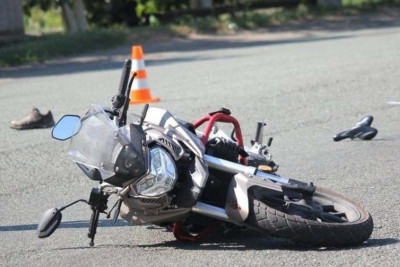 Suraxanıda motosikletçi vurulub