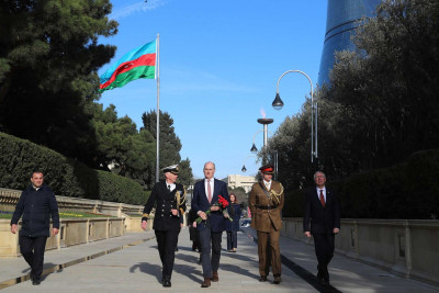 Böyük Britaniyanın Azərbaycandakı səfiri və dövlət naziri Tofiq Bəhramovun abidəsini ziyarət ediblər