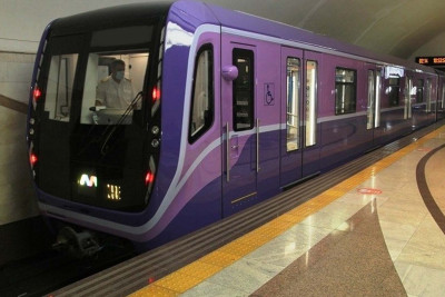Metroda adam ölüb