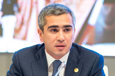 Prezidentin köməkçisi yaralanan deputat Fazil Mustafanı ziyarət edib