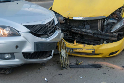 Sabunçu: “VAZ” “Mercedes”lə toqquşub