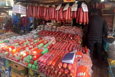 8-ci km bazarında mənşəyi məlum olmayan kolbasa aşkar olunub