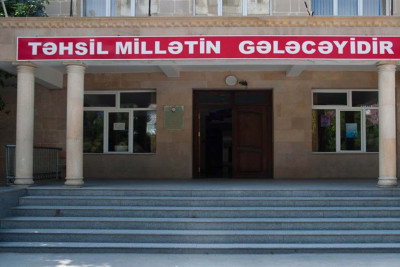 Bakıdakı məktəbdə şagird sinif yoldaşını bıçaqla hədələyib