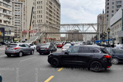 Koroğlu Rəhimov küçəsində qeyri-qanuni tikilən keçid sökülür