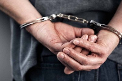 Bakıda avtomobilin nişanını oğurlayaraq hədə-qorxu yolu ilə pul tələb edən şəxs saxlanılıb