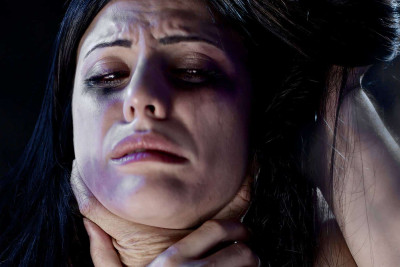 Qala qəsəbəsində 27 yaşlı qadın döyülüb