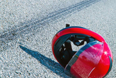 Nərimanovda motosiklet avtomobillə toqquşub