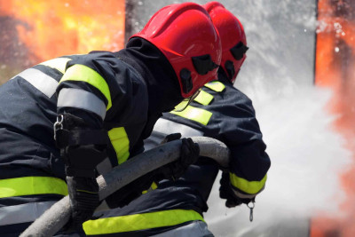 Xəzər rayonunda qaraj yanıb