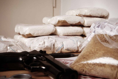 Şəhər sakinin üzərində “Makarov”, patronlar və metamfetamin aşkarlanıb