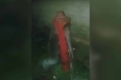 Suraxanıda yanğın hidrantı açıq qalıb: ərazini su basıb