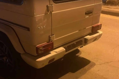 Bakıda “Gelandewagen”-in bahalı nömrəsi oğurlanıb, sürücüdən pul tələb ediblər