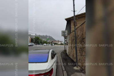 “20-ci sahə”nin dairəsində piyada keçidi nişanı əks-istiqamətə çevrilib