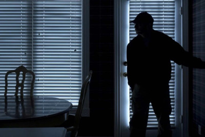 Bakıda evdən 32 min manatlıq oğurluq olub