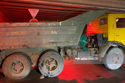 “Lada Priora” yük avtomobilinə çarpılıb: ölən və xəsarət alanlar var