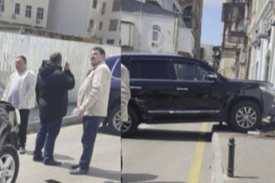Bakının mərkəzində iki avtomobil toqquşub