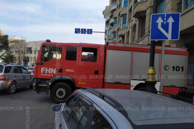 Paytaxtın mərkəzində yaşayış binasında yanğın olub