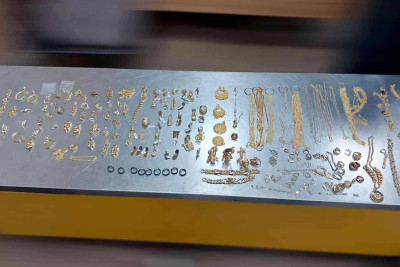 Bakı aeroportunda ölkəyə 1104 qram qanunsuz qızıl-zinət əşyaları keçirmək istəyiblər