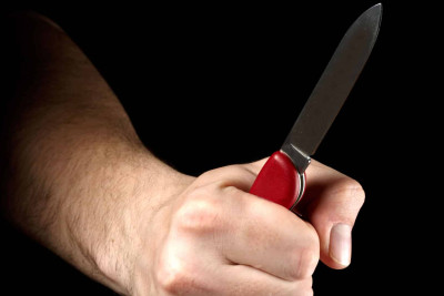 Xəzərdə yaşlı kişi tanışları tərəfindən bıçaqlanıb