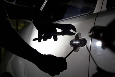 Bakıda maşından səsboğucu oğurlanıb