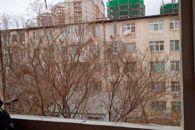 Bakıda yaşayış binasında partlayış olub: xəsarət alan var