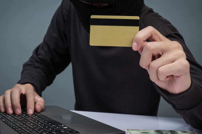 Bank hesabından pul oğurlayan şəxs tutulub
