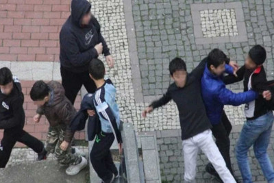 Bakıda bir qrup şagird dava edib