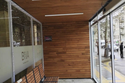 Nəsimi rayonunda yeni tipli dayanacaqlar quraşdırılır
