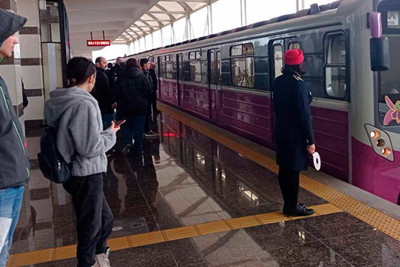 “Xocəsən” metrosundan istifadə edənlər şikayət edirlər